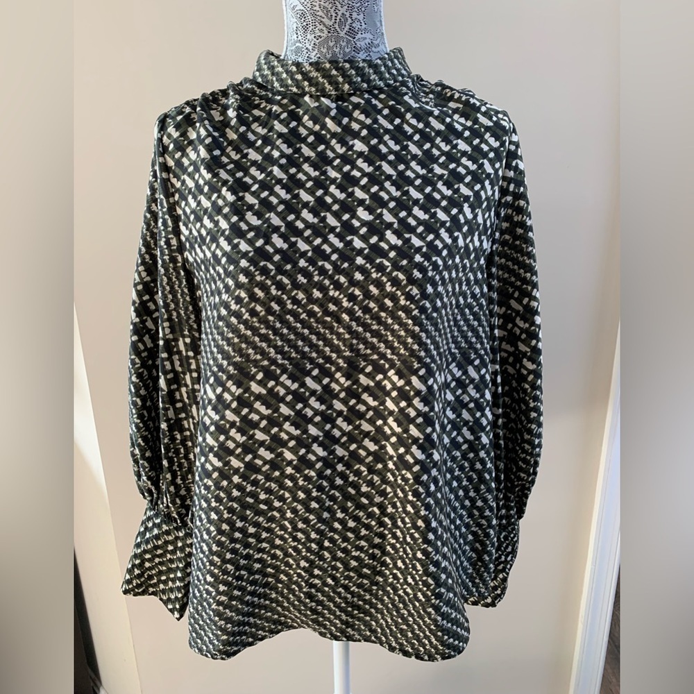 Who What Wear Lightweight Blouse Shirt Medium Top High Neck Pleated Shoulders - Picture 1 of 6